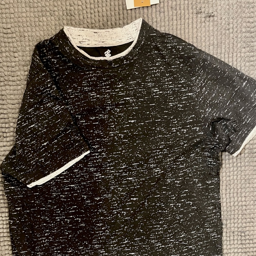 RocaWear Boys size XL (18) black short sleeve tshirt